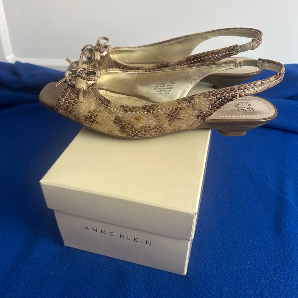 Anne Klein Black and White Lion Emblem